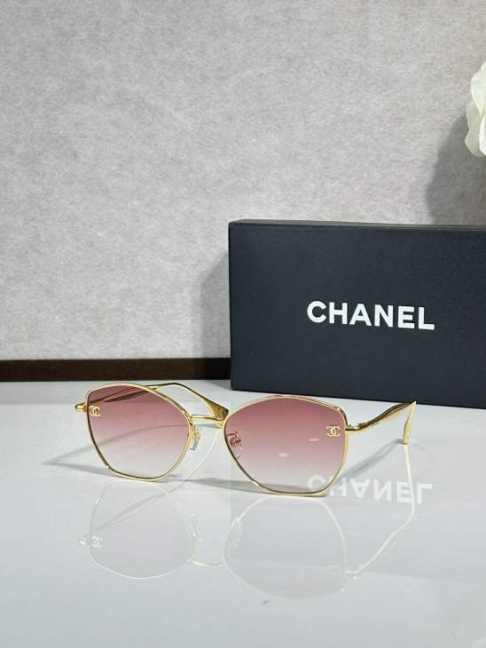 Picture of Chanel Sunglasses _SKUfw77364657fw